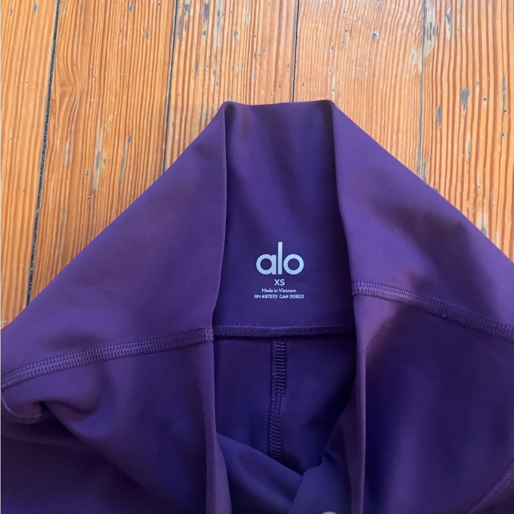 ALO Leggings in Rich Purple - Picture 2 of 4
